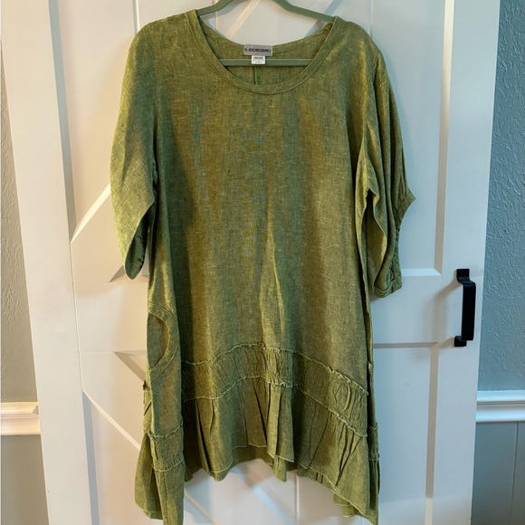 B. Hadikuso Linen Tunic Top - Picture 1 of 5